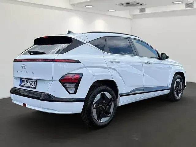 Gebraucht Hyundai Kona Trend 160 kW (218 PS) 2025 Purple (atlas white / sol) SUV