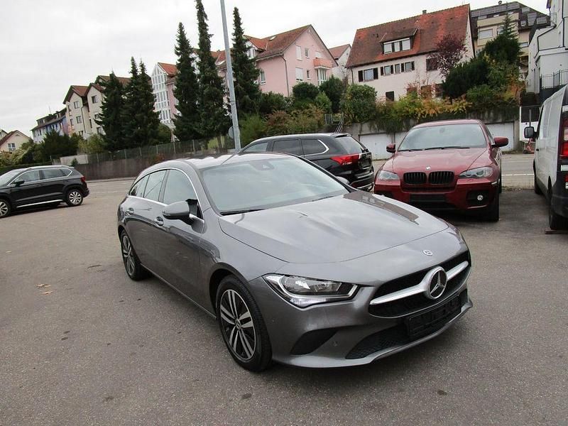 Gebraucht Mercedes CLA200 Shooting Brake 150 PS (110 kW) 2023 Grau Kombi