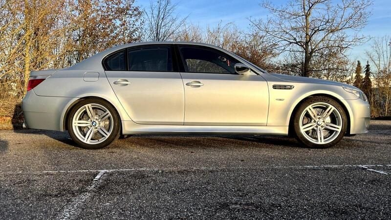 Silber Gebraucht 2007 BMW M5 Limousine | 28.507 € (Superpreis) - Bild 1/4