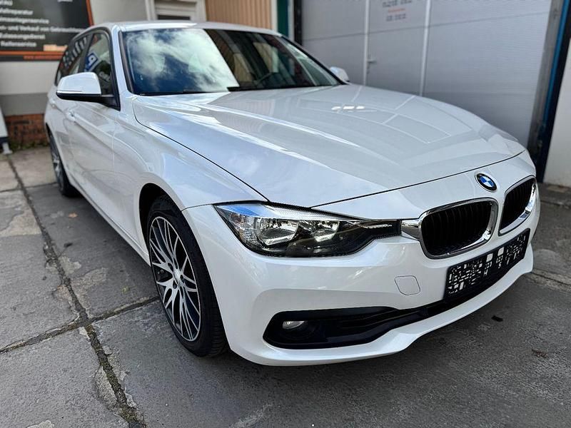 Weiß Gebraucht 2017 BMW 316 Advantage Kombi | 9.900 € (Fairer Preis) - Bild 1/4