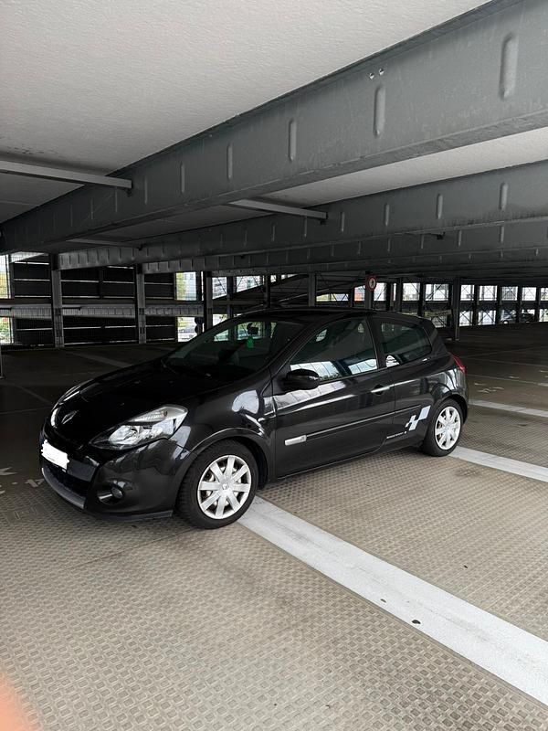 Gebraucht Renault Clio II 75 PS (55 kW) 2011 Schwarz Kleinwagen