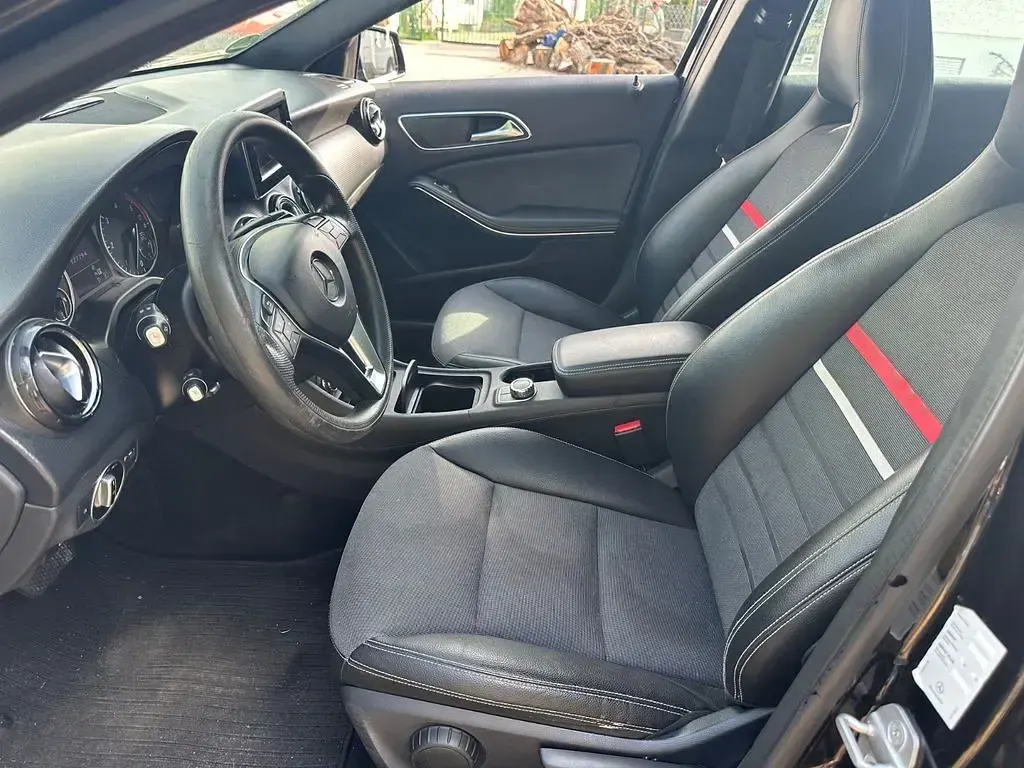 Gebraucht Mercedes A180 109 PS (80 kW) 2012 Schwarz Limousine