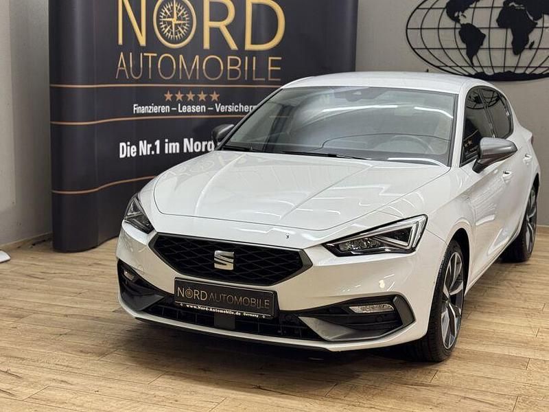 Weiß Gebraucht 2021 Seat Leon FR Limousine | 17.990 € (Fairer Preis) - Bild 1/3