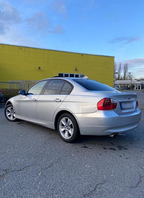 Gebraucht BMW 318 143 PS (105 kW) 2007 Grau Limousine