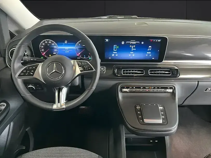 Gebraucht Mercedes V220 163 PS (119 kW) 2025 Kalaharigold met. Van / Kleinbus