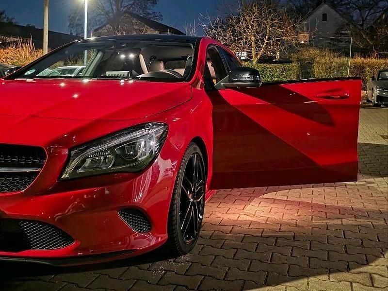 Gebraucht Mercedes CLA180 Urban 122 PS (89 kW) 2017 Rot Limousine