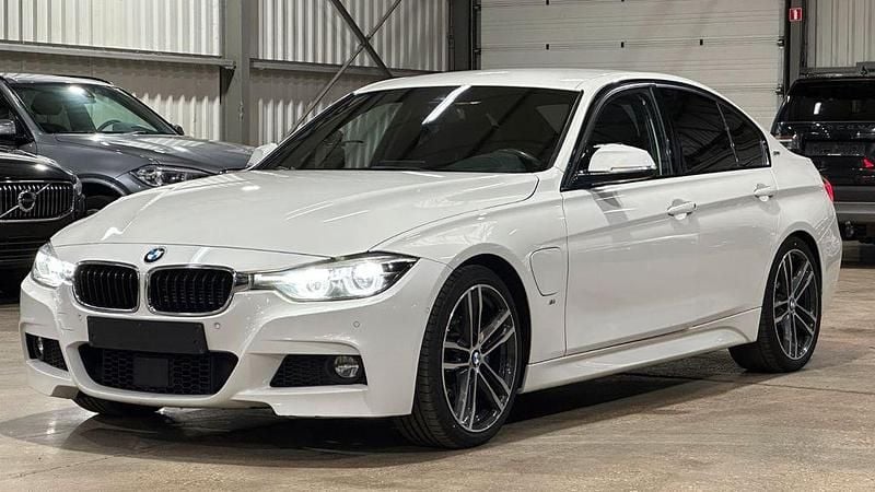 Weiß Gebraucht 2017 BMW 330e iPerformance Limousine | 14.900 € - Bild 1/4