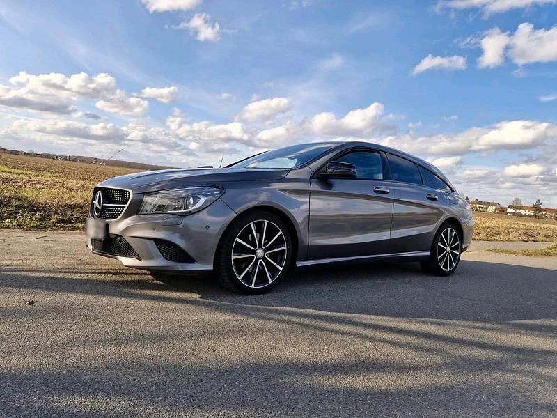 Gebraucht Mercedes CLA200 136 PS (100 kW) 2015 Grau Kombi