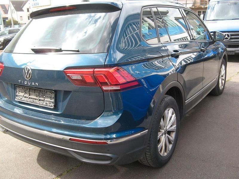 Gebraucht VW Tiguan Active 150 PS (110 kW) 2021 Blau SUV