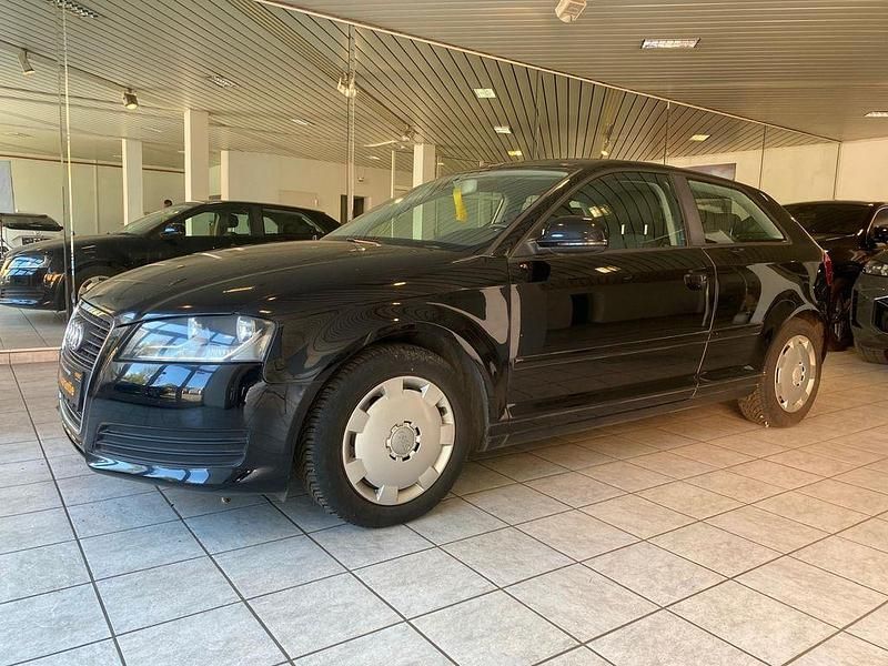 Schwarz Gebraucht 2010 Audi A3 Attraction | 4.950 € (Guter Preis) - Bild 1/4