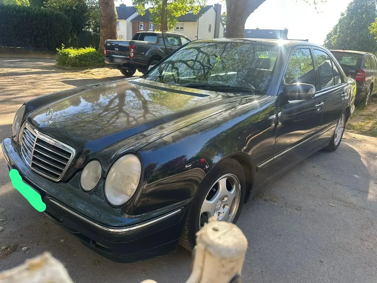 Second-hand Mercedes 320 203 CP (149 kW) 2000 Negru Berlinǎ