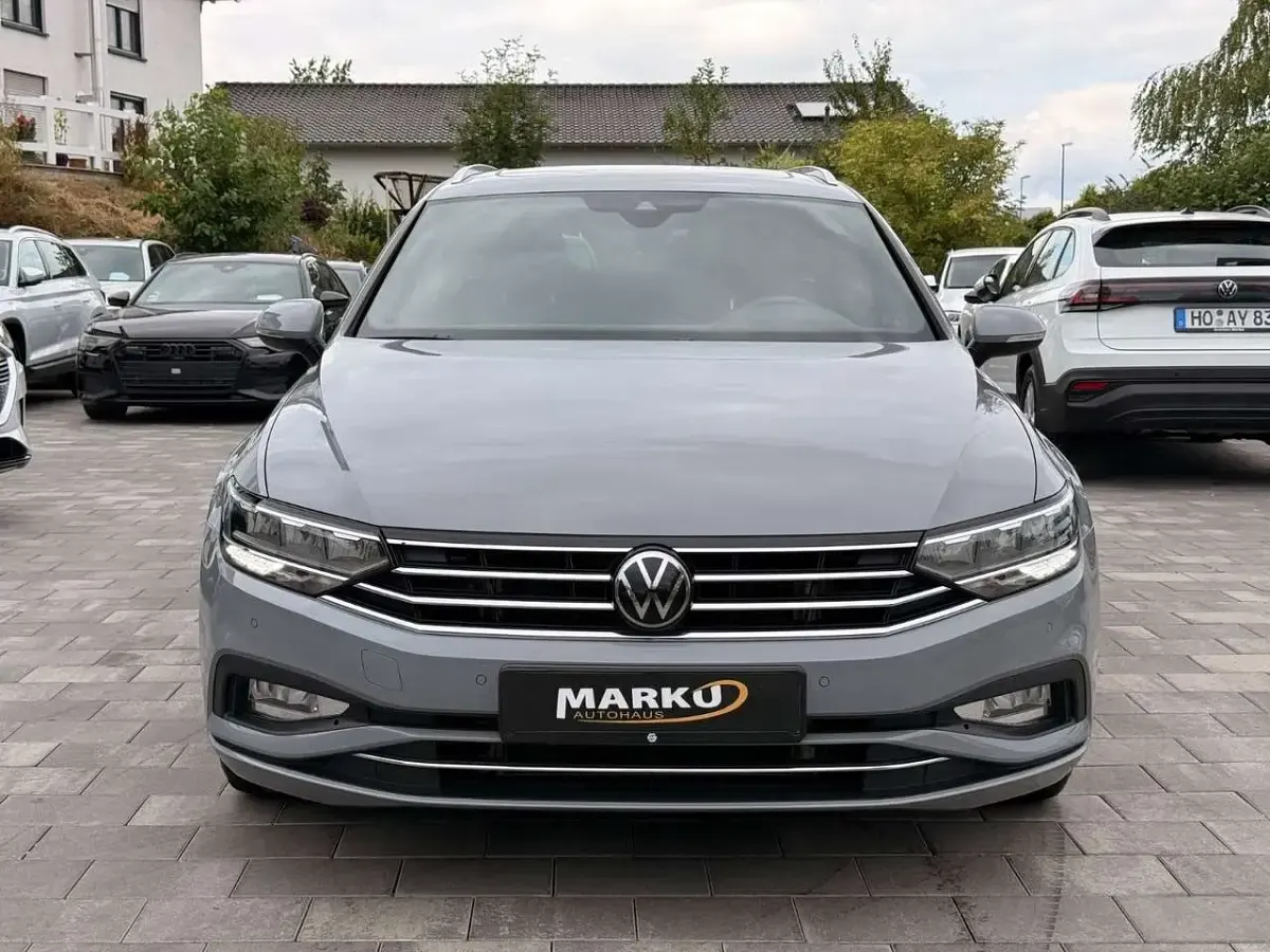 Gebraucht VW Passat Business 150 PS (110 kW) 2023 Mondsteingrau Kombi