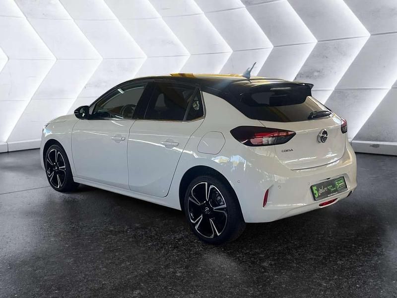 Gebraucht Opel Corsa Elegance 101 PS (74 kW) 2022 Jade weiss/arktis weiss Kleinwagen