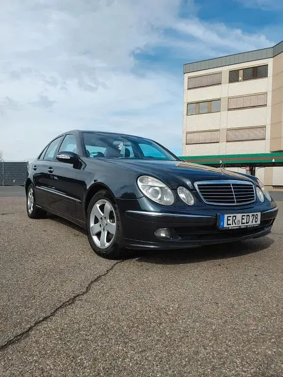 Gebraucht Mercedes E220 Elegance 150 PS (110 kW) 2005 Blau Limousine