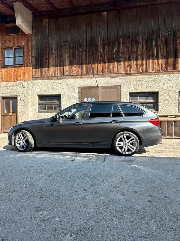 Gebraucht BMW 320 M Performance 183 PS (134 kW) 2014 Grau Kombi