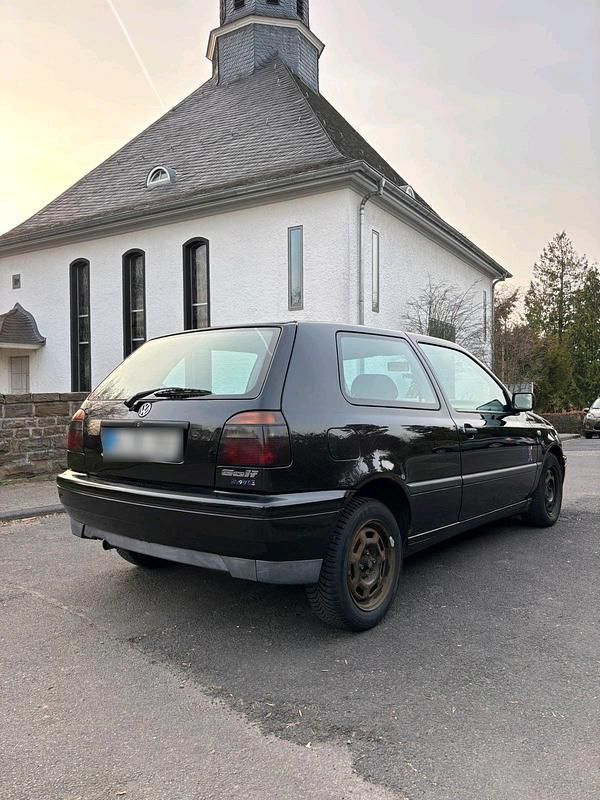 Gebraucht VW Golf III 90 PS (66 kW) 1997 Schwarz Kleinwagen