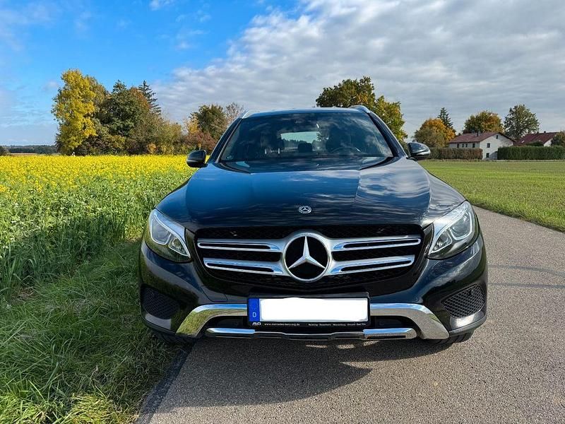 Schwarz Gebraucht 2018 Mercedes GLC250 AMG line SUV | 22.900 € (Superpreis) - Bild 1/4
