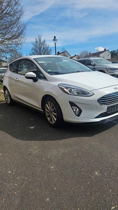 Gebraucht Ford Fiesta Titanium 101 PS (74 kW) 2018 Weiß Kleinwagen