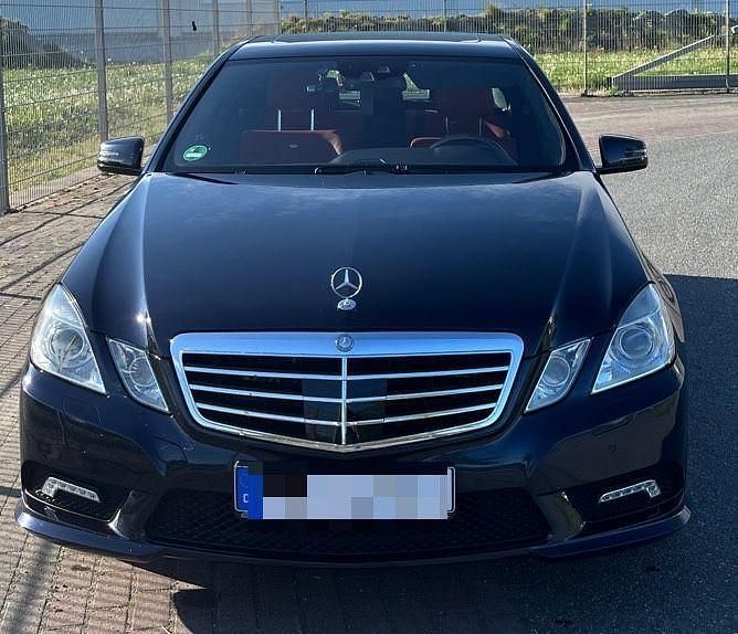 Gebraucht Mercedes E500 AMG line 387 PS (284 kW) 2010 Blau Limousine