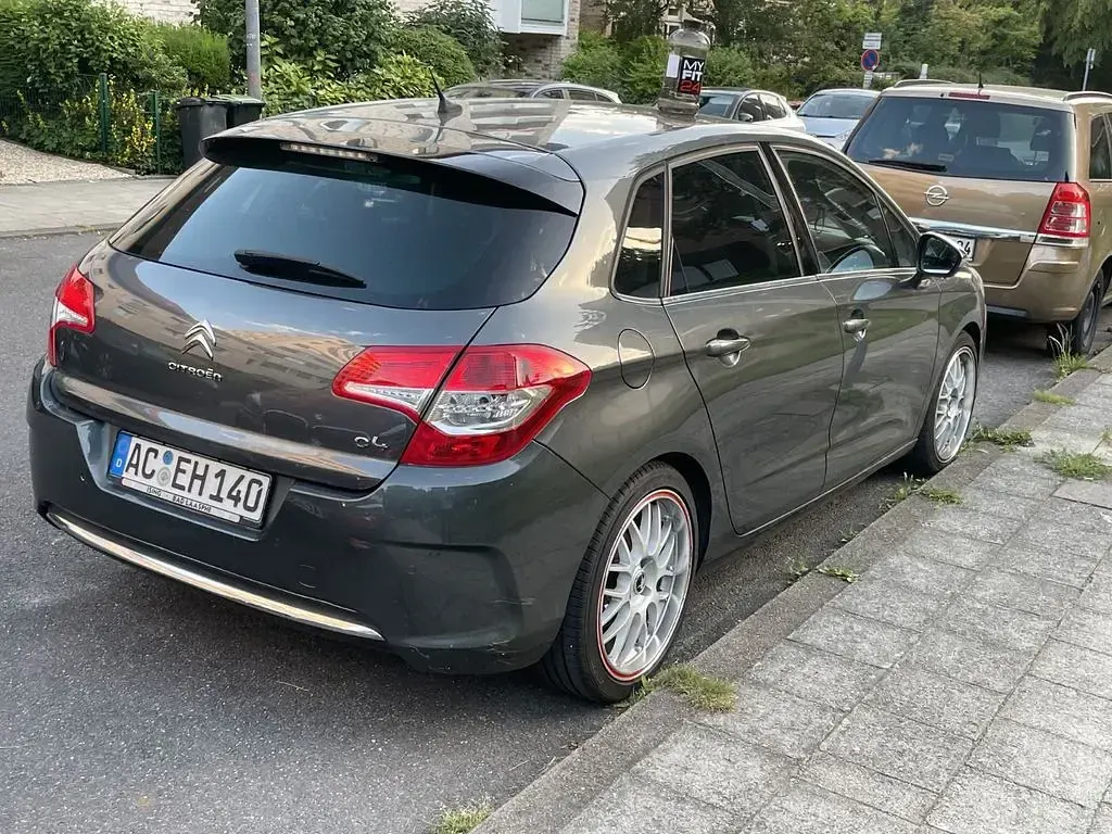 Gebraucht Citroën C4 Exclusive 111 PS (81 kW) 2012 Grau Limousine