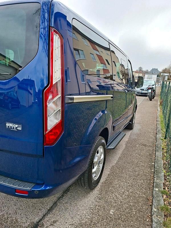 Gebraucht Ford Tourneo 155 PS (114 kW) 2015 Blau Van / Kleinbus