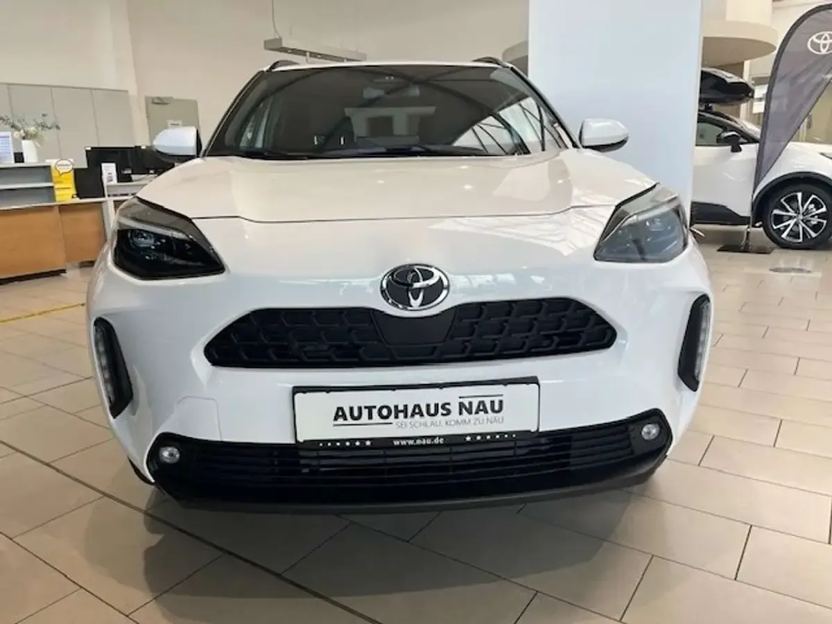 Neu Toyota Yaris Cross 131 PS (96 kW) 2026 Super white 2 SUV
