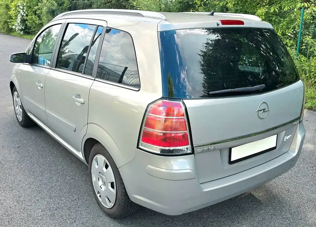 Gebraucht Opel Zafira 101 PS (74 kW) 2007 Silber Van / Kleinbus