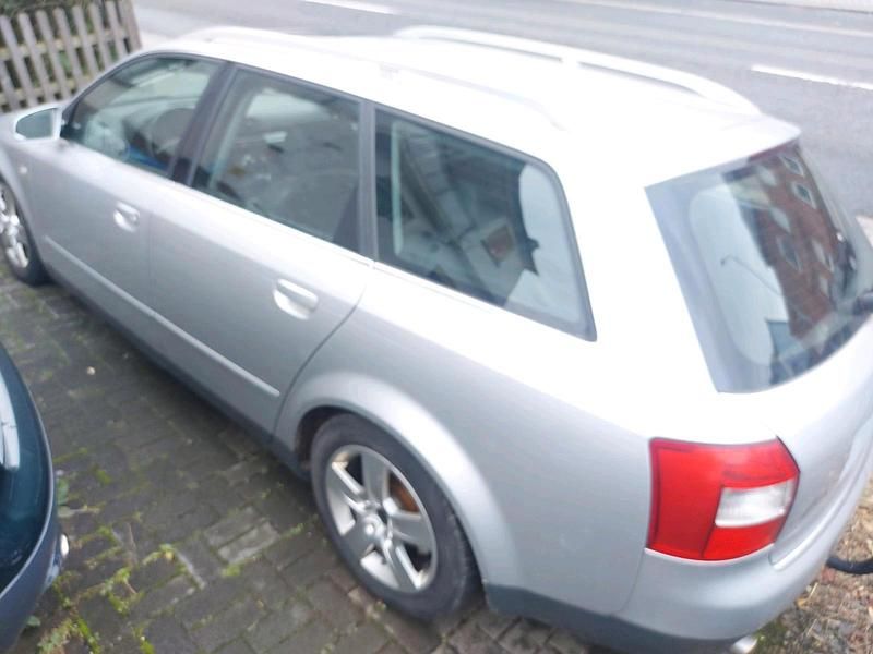 Silber Gebraucht 2003 Audi A4 Kombi | 799 € (Superpreis) - Bild 1/4