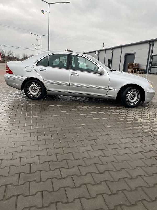 Gebraucht Mercedes C220 143 PS (105 kW) 2001 Grau Limousine