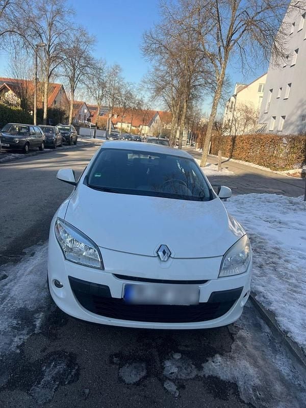 Gebraucht Renault Mégane 101 PS (74 kW) 2009 Weiß Limousine