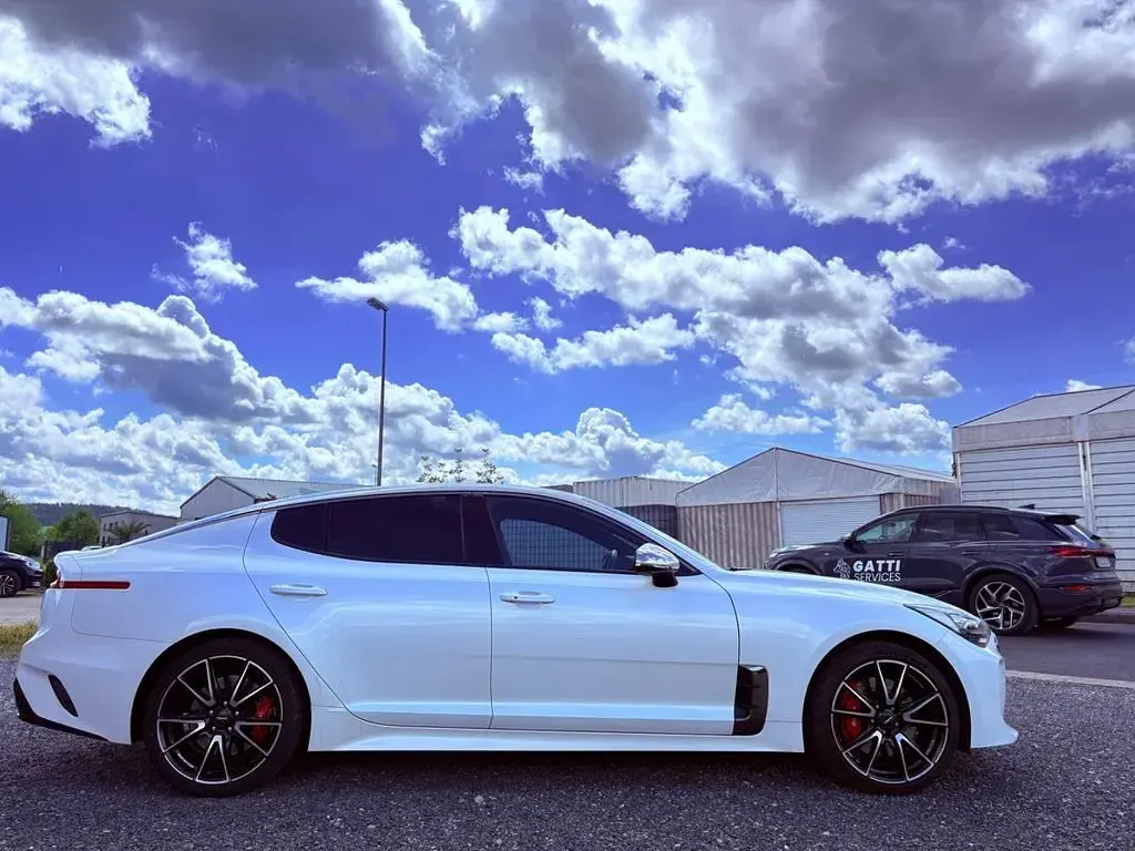 Używany Kia Stinger GT 370 KM (272 kW) 2019 Biały Hatchback