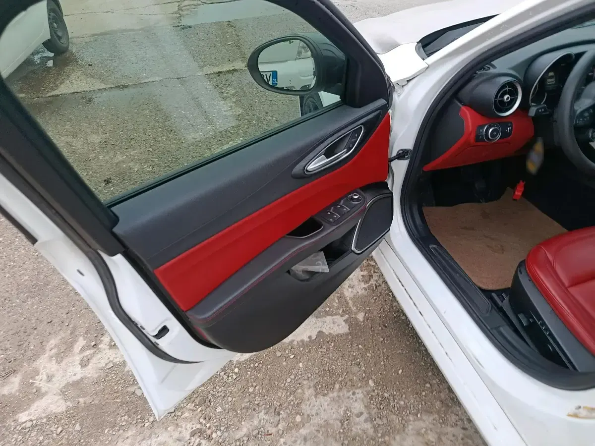 Gebraucht Alfa Romeo Giulia 280 PS (205 kW) 2022 Weiß Limousine