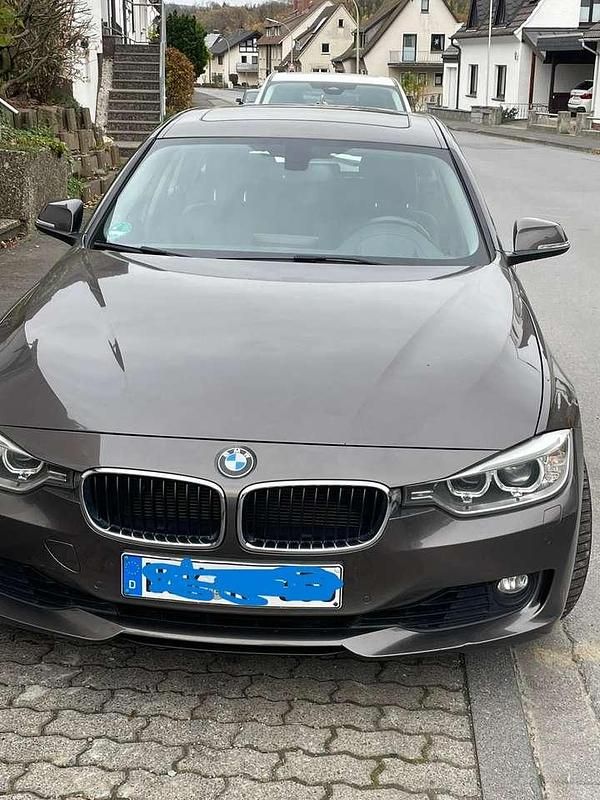 Braun Gebraucht 2012 BMW 330 Kombi | 10.500 € (Superpreis) - Bild 1/4