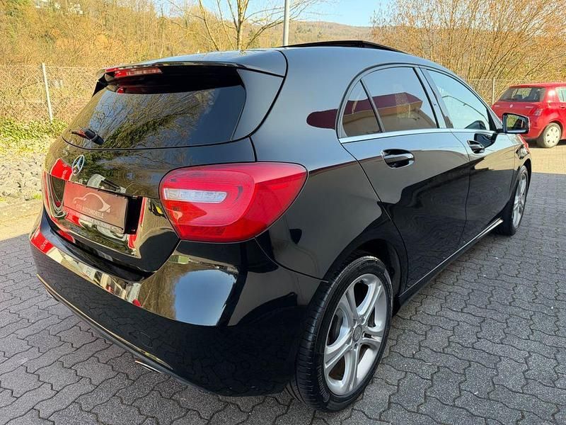 Gebraucht Mercedes A180 122 PS (89 kW) 2013 Schwarz Limousine