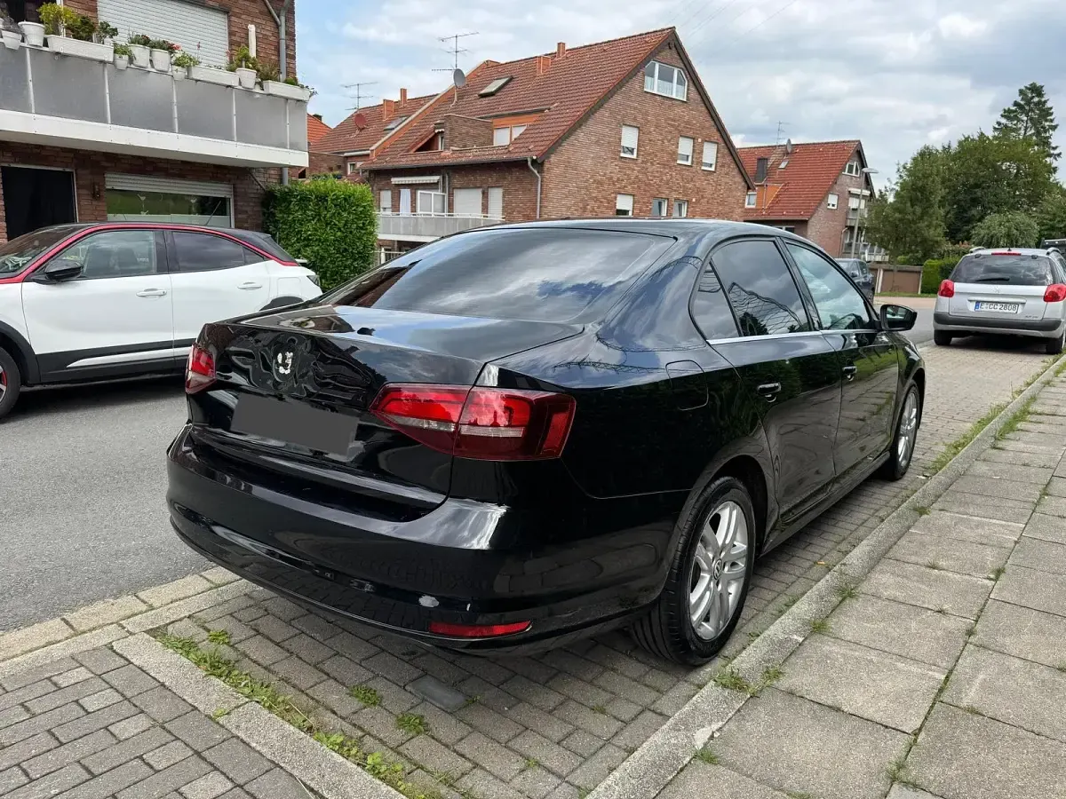Gebraucht VW Jetta 150 PS (110 kW) 2016 Schwarz Limousine