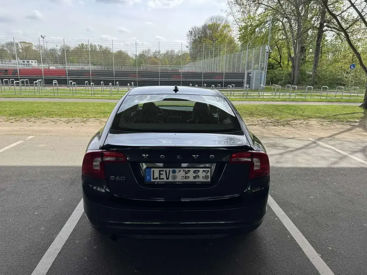 Gebraucht Volvo S60 Kinetic 136 PS (100 kW) 2013 Grau Limousine