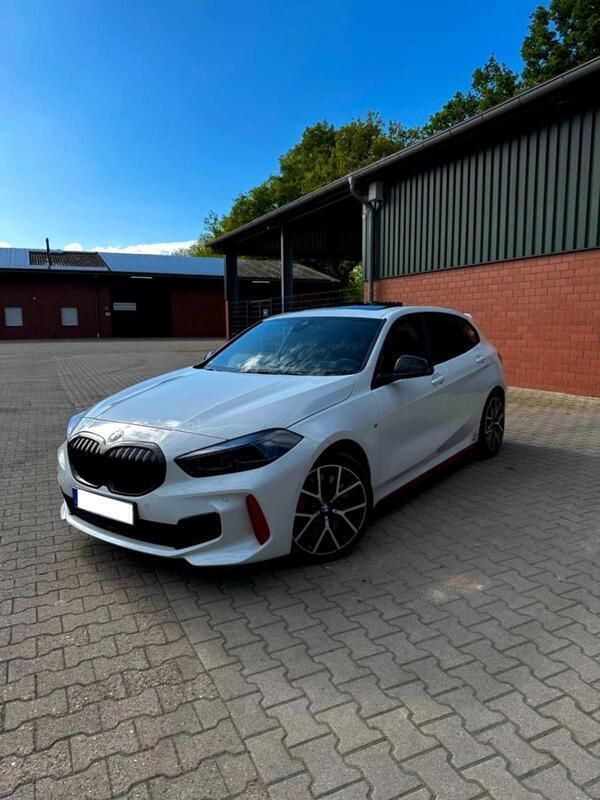 Weiß Gebraucht 2021 BMW 128 Shadowline Limousine | 29.999 € (Fairer Preis) - Bild 1/4