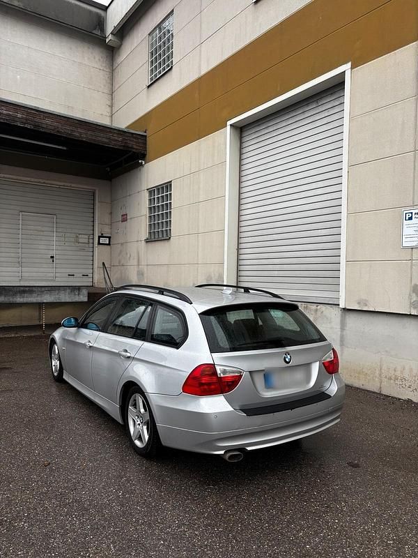 Gebraucht BMW 320 177 PS (130 kW) 2008 Silber Kombi