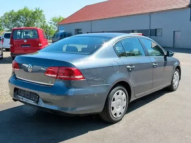 Gebraucht VW Passat Trendline 122 PS (89 kW) 2011 Grau Limousine