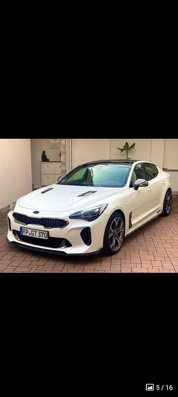 Weiß Gebraucht 2018 Kia Stinger 2 Limousine | 26.800 € (Fairer Preis) - Bild 1/4