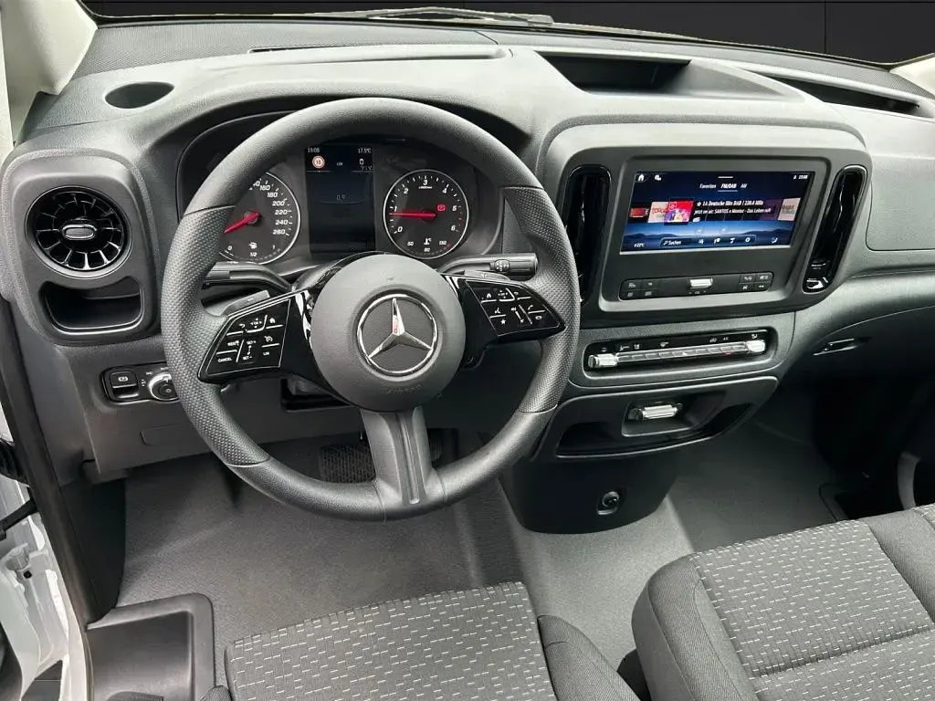Gebraucht Mercedes Vito 163 PS (119 kW) 2025 Arktikweiß Van
