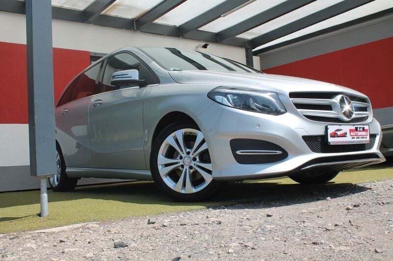 Silber Gebraucht 2017 Mercedes B220 Van / Kleinbus | 16.495 € (Fairer Preis) - Bild 1/4