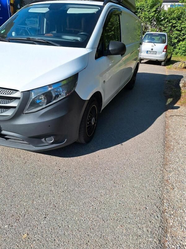 Weiß Gebraucht 2015 Mercedes Vito Van / Kleinbus | 8.300 € - Bild 1/4