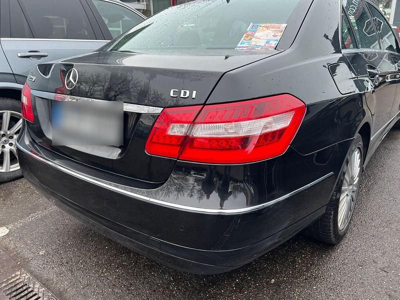 Gebraucht Mercedes E220 Elegance 170 PS (125 kW) 2009 Schwarz Limousine