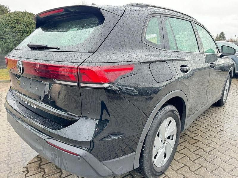 Gebraucht VW Tiguan Life 150 PS (110 kW) 2025 Schwarz SUV