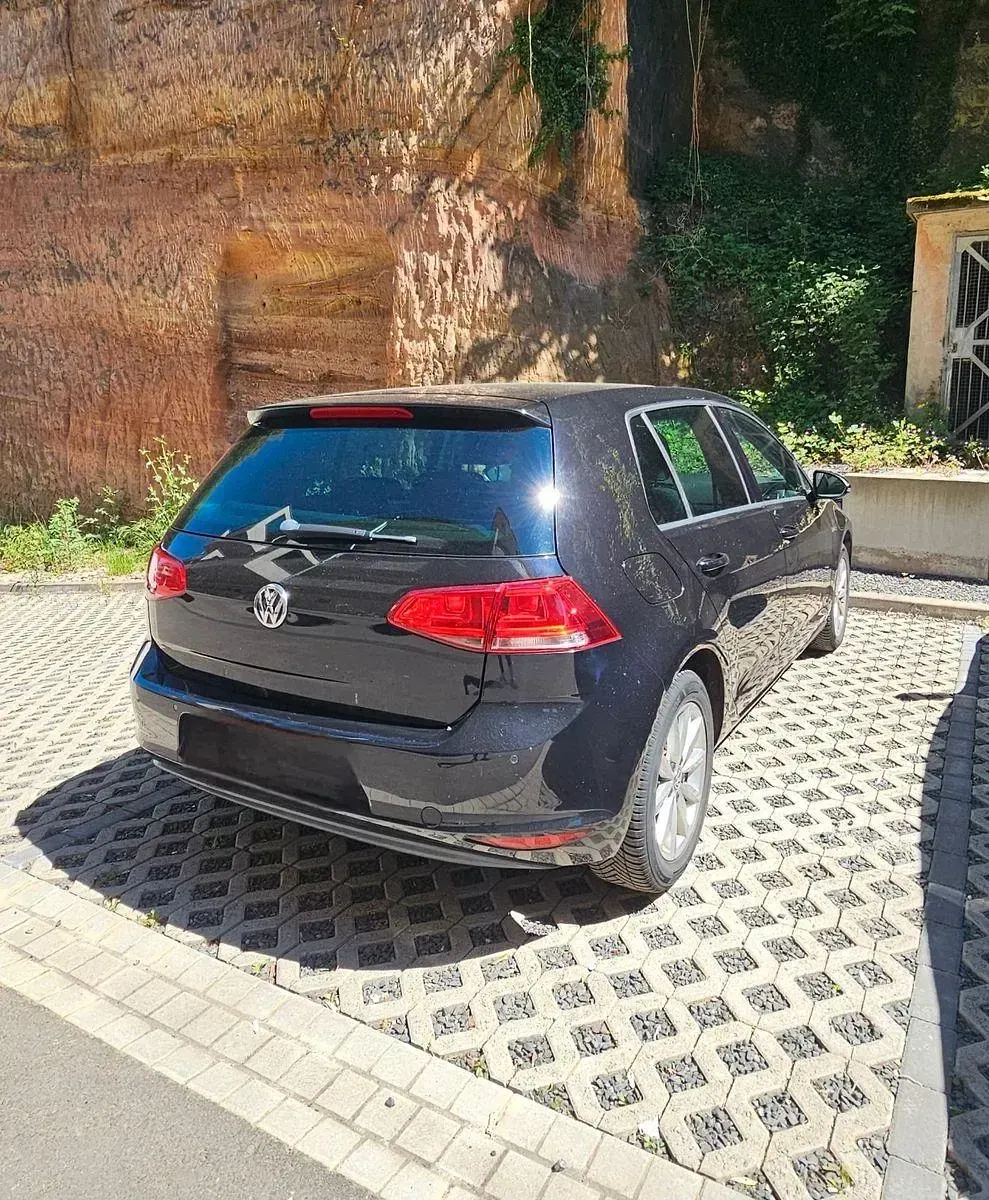 Gebraucht VW Golf VII LOUNGE 86 PS (63 kW) 2015 Schwarz Limousine
