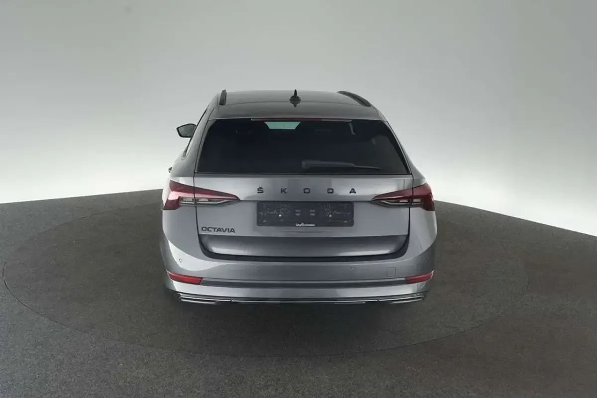 Gebraucht Skoda Octavia SportLine 150 PS (110 kW) 2023 Grau Kombi
