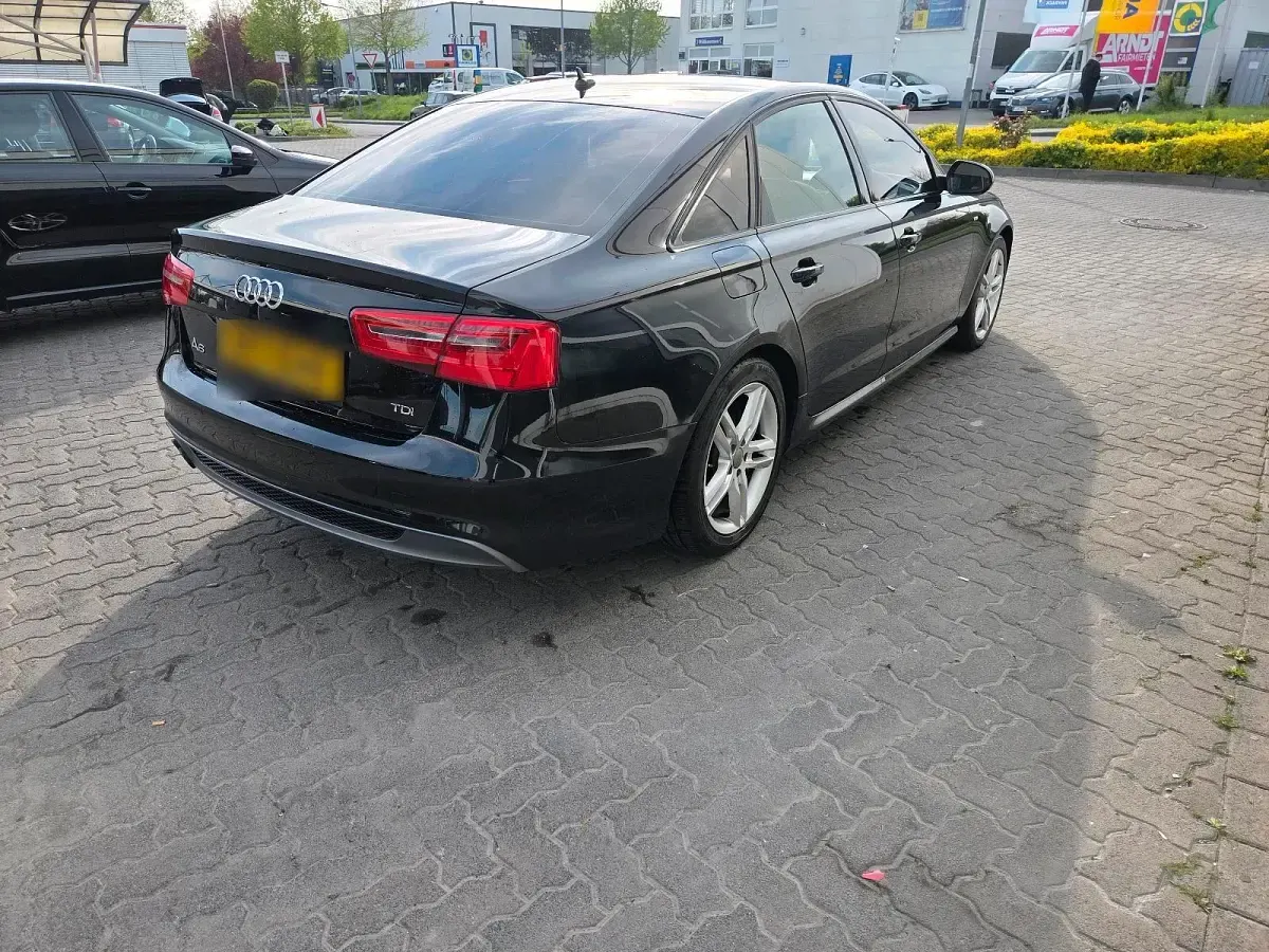 Używany Audi A6 S-Line 180 KM (132 kW) 2012 Czarny Sedan/Limuzyna
