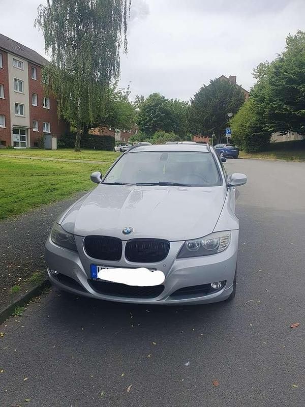 Silber Gebraucht 2012 BMW 320 Kombi | 4.500 € - Bild 1/4