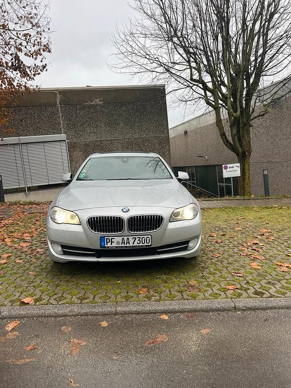 Silber Gebraucht 2013 BMW 520 Limousine | 16.500 € (Etwas zu teuer) - Bild 1/4
